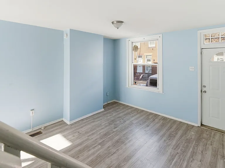 2236 W Firth St — Photo 9