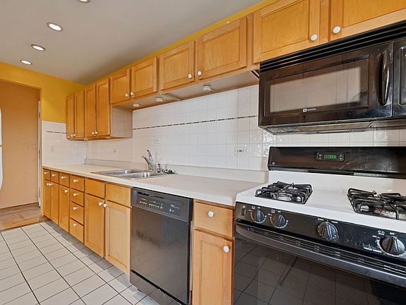 4th image of 5975 N Odell Ave Unit 6B