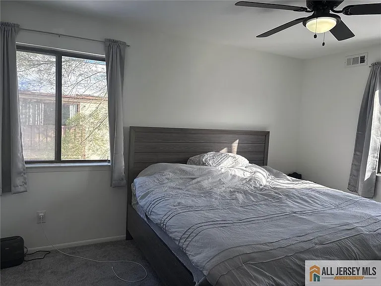 802 Lindsey Ct — Photo 8
