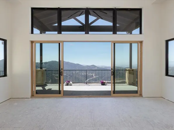 9607 Misty Meadow Ln, Escondido, CA 92026