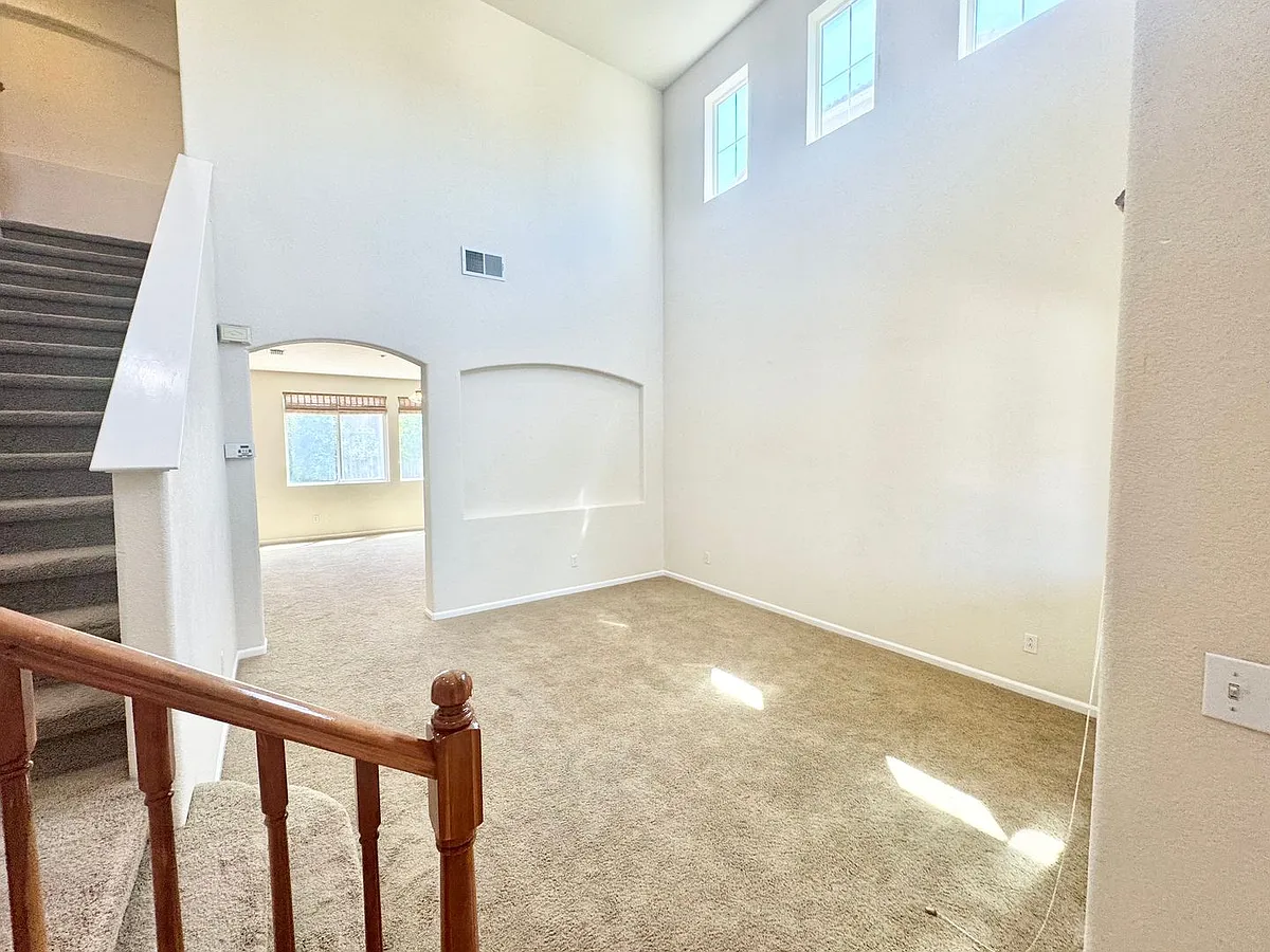 Building Photo - 1776 Farnham Ave