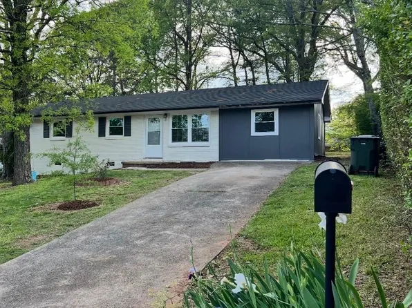 1450 3rd St SW, Hickory, NC 28602