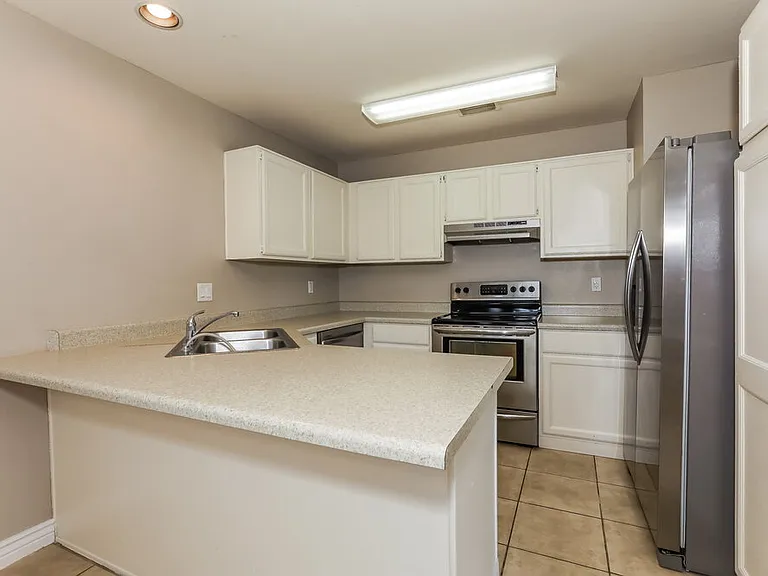1915 S 39th St #7 — Photo 7