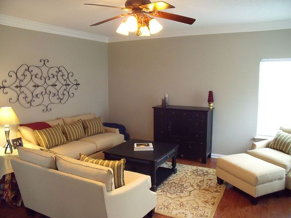 great room w ceiling fan 