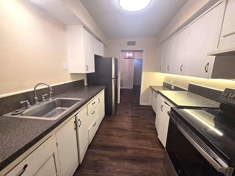 1204 W Lee Ave — Photo 19