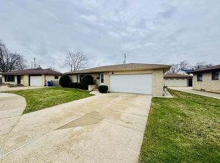 2210 Savoy Cir, Racine, WI 53404