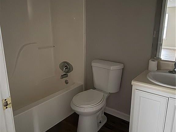 4th image of 1000 Stonehaven Cir #1004