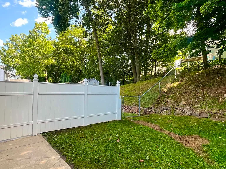 452 Black Rock Ave — Photo 16