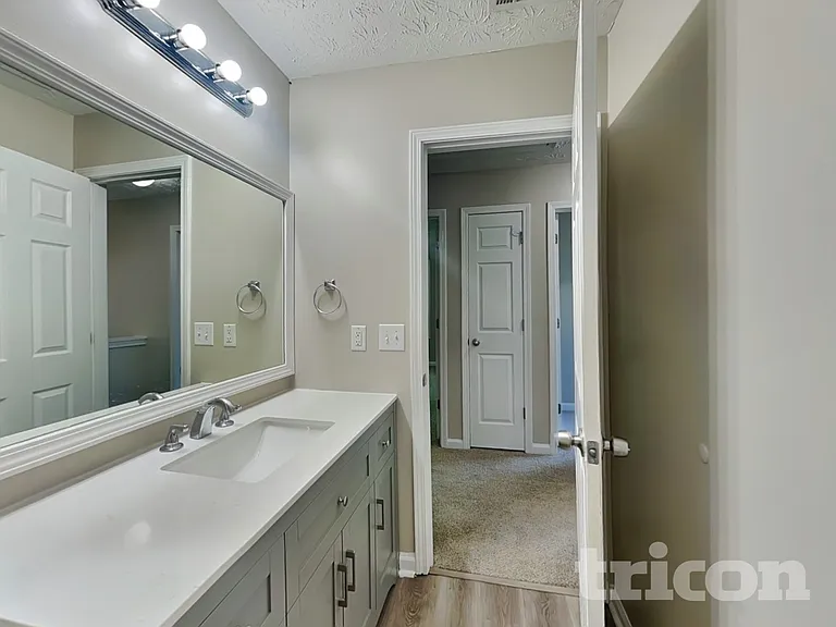 2014 Meadow Walk Dr — Photo 12