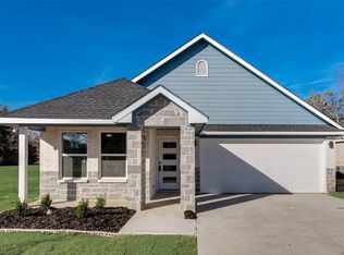 720 Gilbert St, Terrell, TX 75160