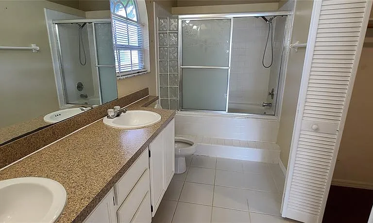 2411 Berkshire Ct — Photo 13
