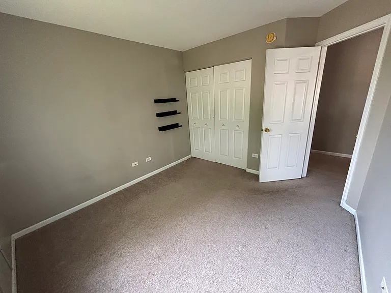 2477 Hillsboro Ln — Photo 10