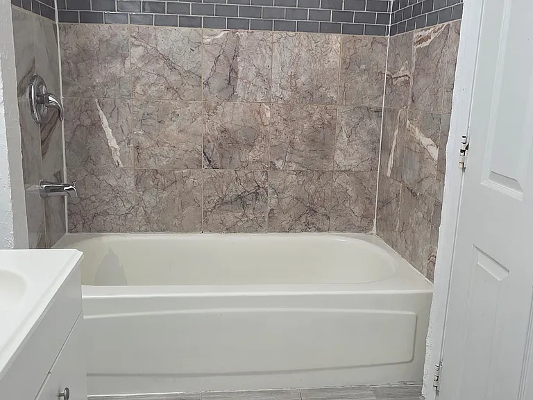 822 Colchester Dr — Photo 8