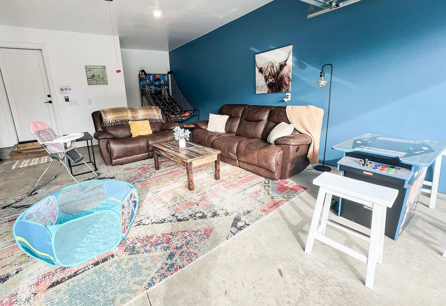 4 bed, 2.0 bath, 1851 sqft, $5,451 — Photo 2