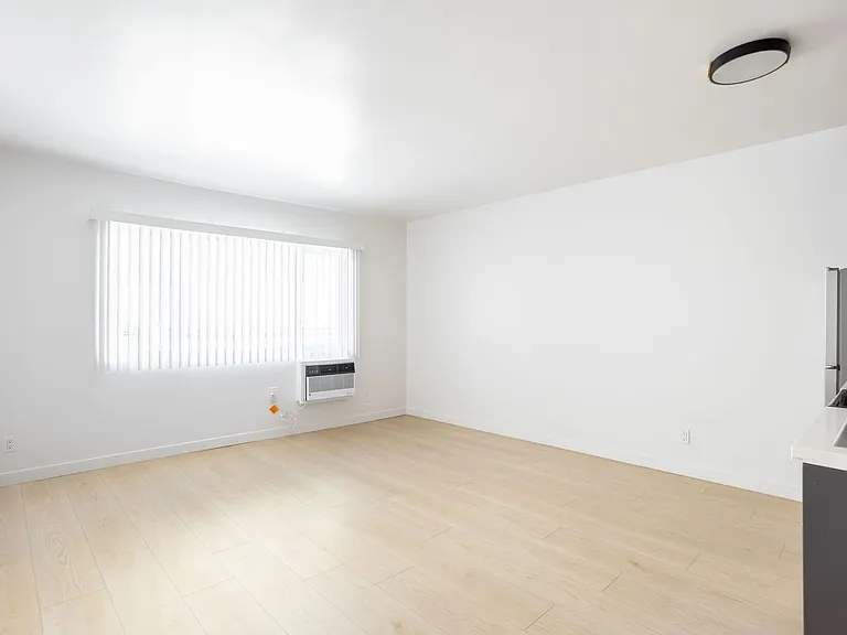 1811 Tamarind Ave — Photo 33