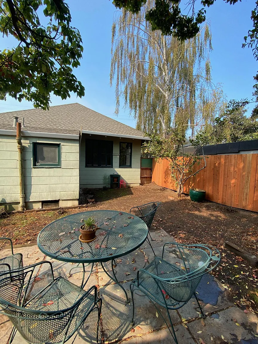 3027 Bateman St photo 1