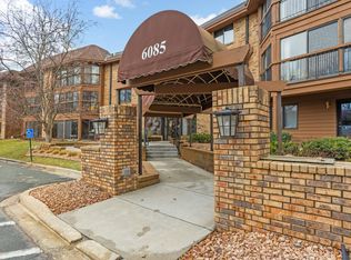 6085 Rowland Rd APT 301, Minnetonka, MN 55343
