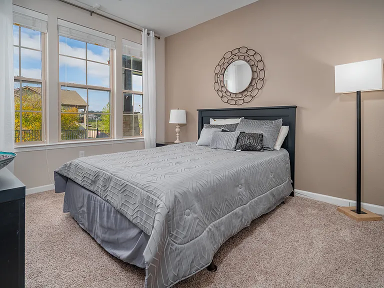 Overlook at Stone Oak Park Apartments — Photo 14