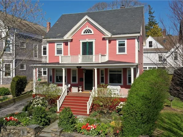348 Broadway St, Newport, RI 02840