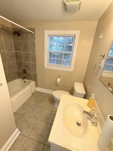 1 bed, 1.0 bath, $925 — Photo 3