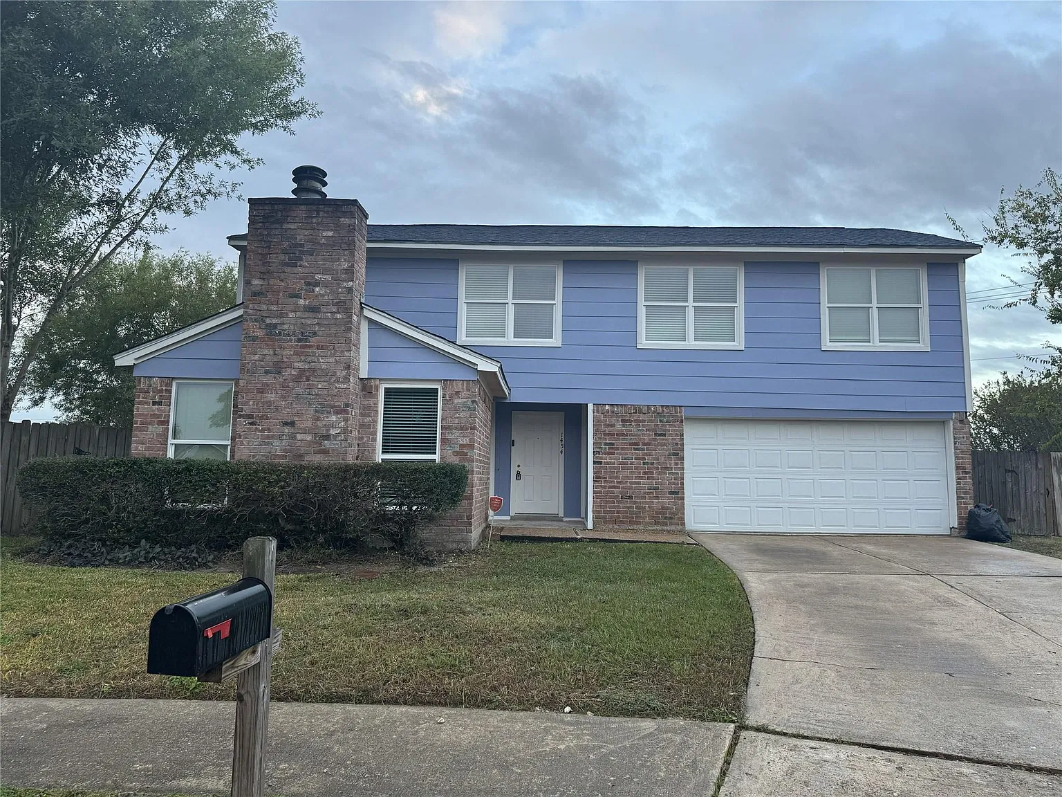 4 bed, 2.5 bath, 1693 sqft, $2,000 — Photo 1