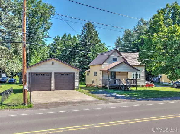 28206 9th St, Lake Linden, MI 49945