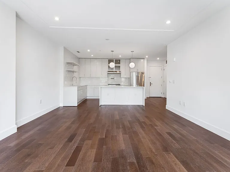 372 9th Luxury Rentals — Photo 49