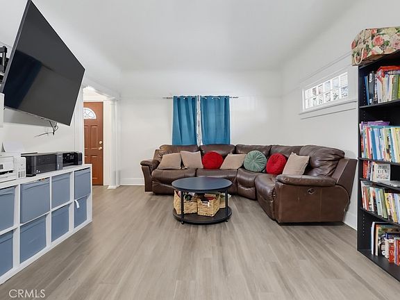 3rd image of 1007 E 42nd Pl