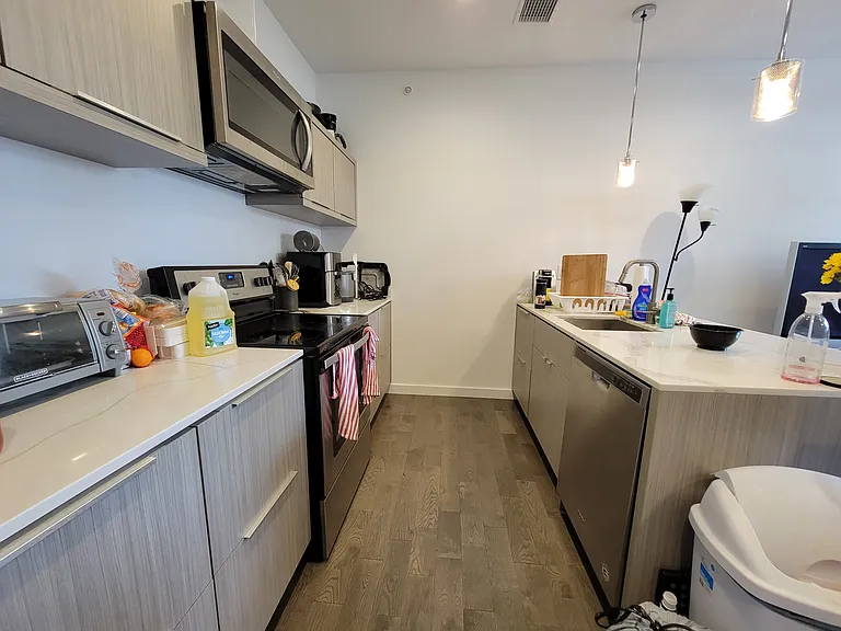 433 N 35th St #1R — Photo 5