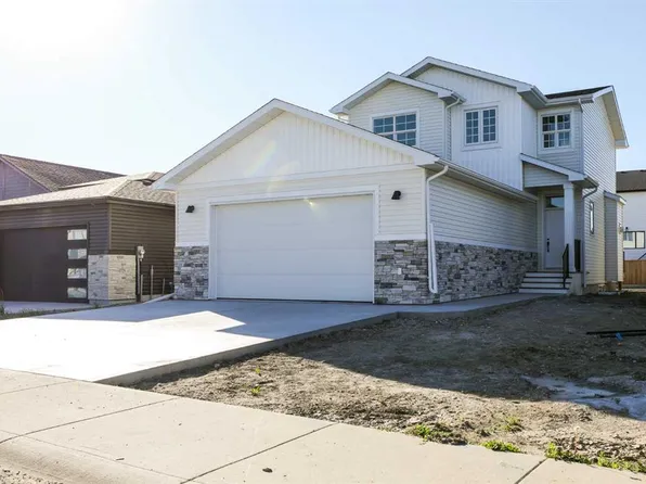30 NW Rivergrove Run W, Lethbridge, AB T1K 8E9
