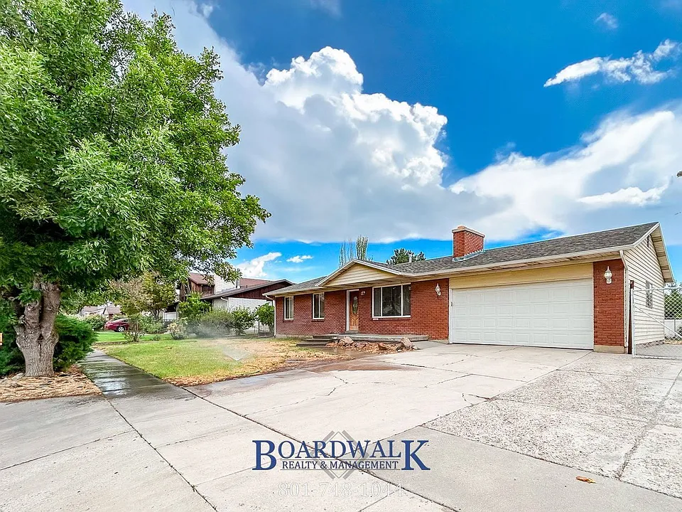 2106 W Western Charm Dr