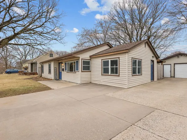 903 Queens Ln, Anoka, MN 55303