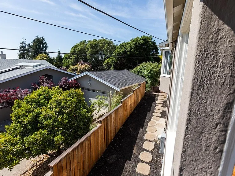 25 Stratford Rd — Photo 9
