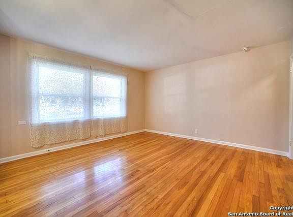 4th image of 130 Tabard Dr