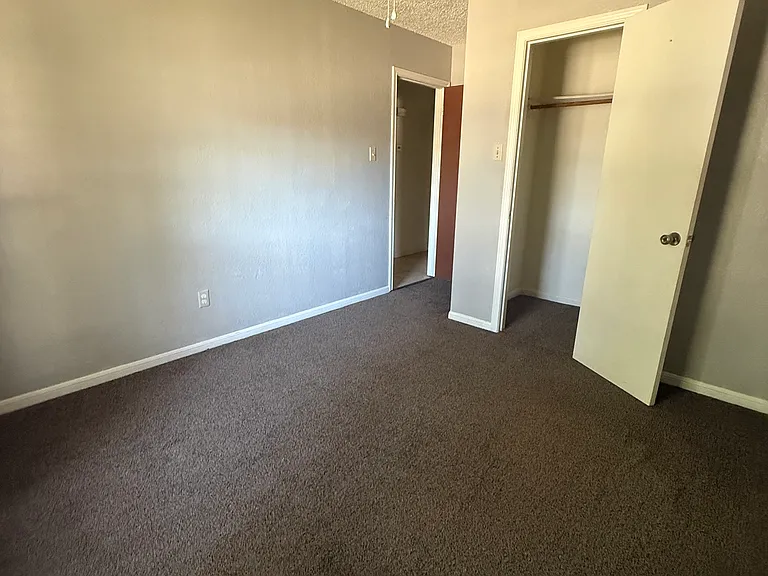 933 Edwards St — Photo 18