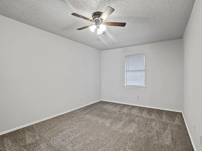 135 Prairie Creek Cir — Photo 13