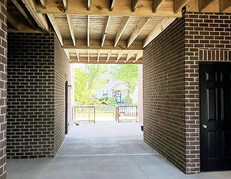 Montgomery Apartments — Photo 7
