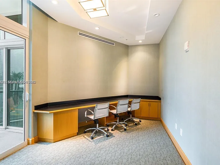 218 SE 14th St #1004 — Photo 37