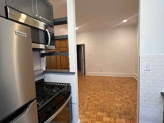 3rd image of 236 Buckingham Pl #1A