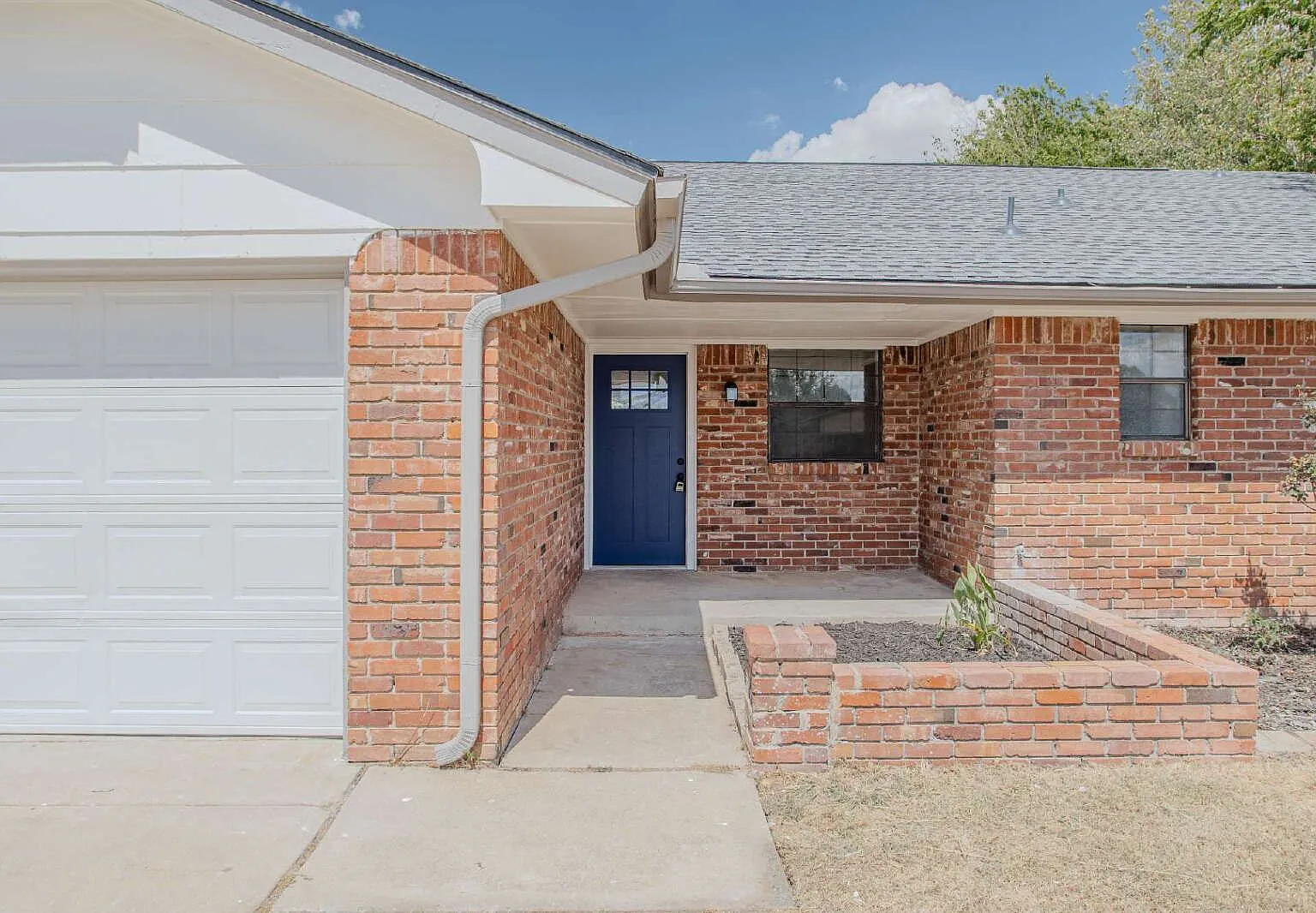 3 bed, 2.0 bath, 1519 sqft, $1,600 — Photo 2
