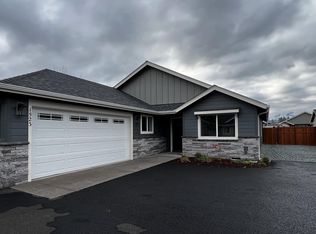 1523 Raydean Dr, Grants Pass, OR 97527