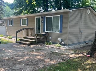 305 N 4th St, Shepherd, MI 48883