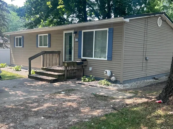 305 N 4th St, Shepherd, MI 48883