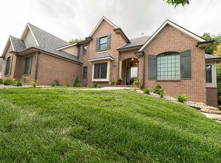 4811 N Lakewood Dr, Saint Joseph, MO 64506