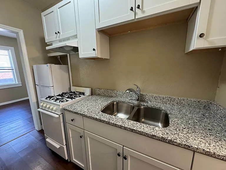 1332 Minnehaha Ave W — Photo 10