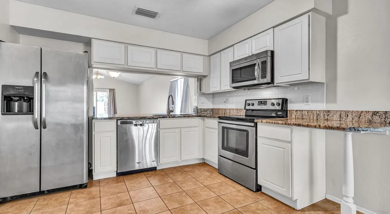 3 bed, 1661 sqft, $2,150 — Photo 3