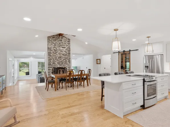 689B Shun Pike #B, Cottontown, TN 37048