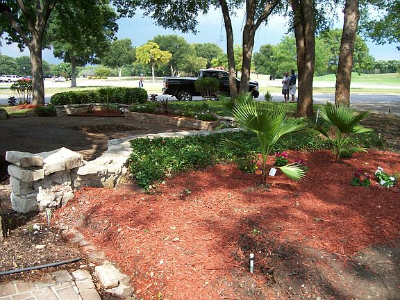 4th image of 936 Country Club Ln