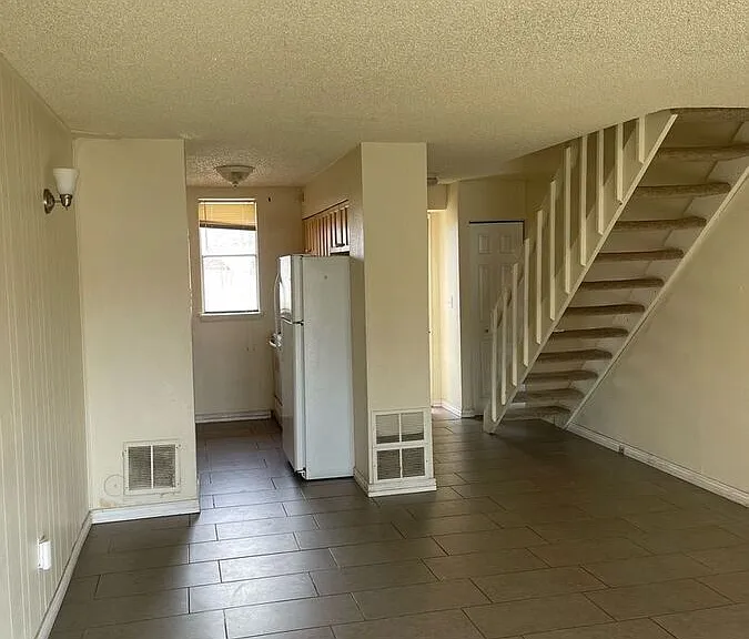 975 Sir Galahad Dr #A — Photo 1
