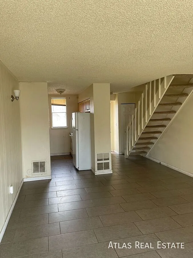 Building Photo - 975 Sir Galahad Dr #A